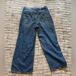 Abercrombie The wide leg high rise Jean 8/29 short